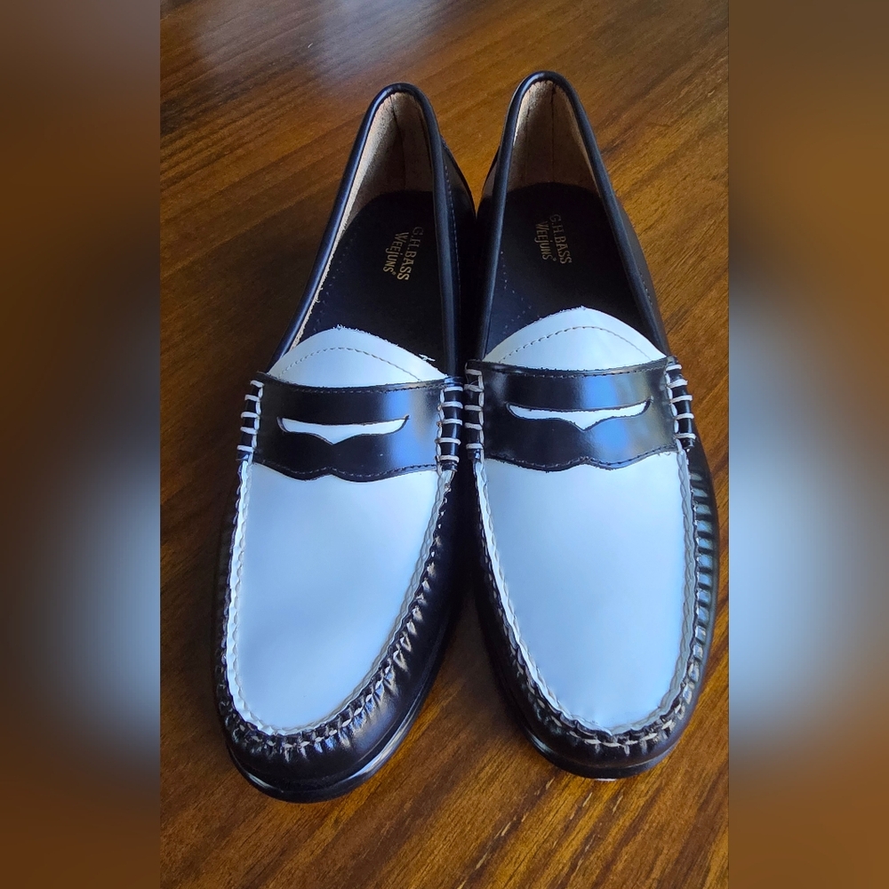 G.H. Bass Woman’s Whitney Easy Weejuns Penny Loafer Black White Size 10